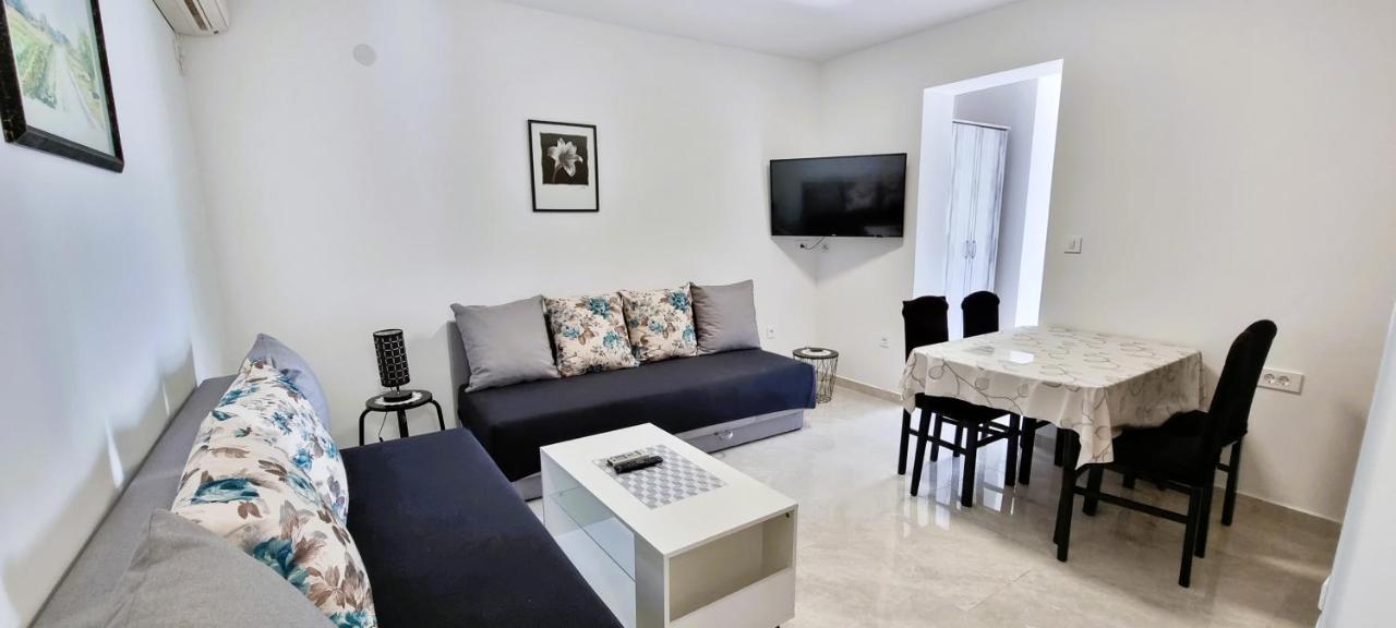 Apartment Tonci Новаля Екстериор снимка