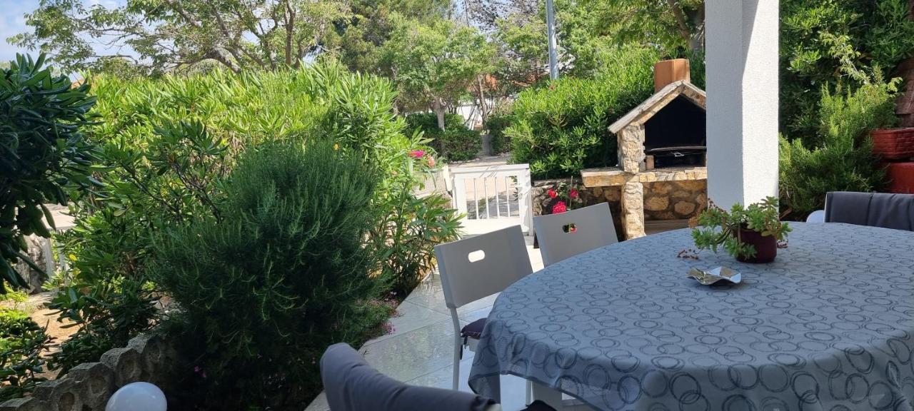 Apartment Tonci Новаля Екстериор снимка